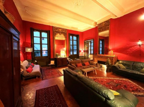Palais des Papes - Spacious Historic Apartment in Private Mansion ! Free PARKING Nearby ! Spacieux Appartement Historique dans Hôtel Particulier ! PARKING à proximité Offert !